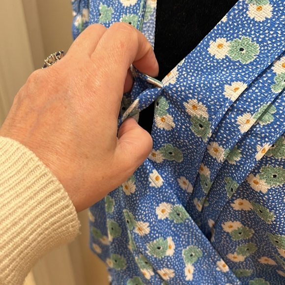 Neck cross over noise with wide band elastic hemline for blousing loose sleeve - Picture 3 of 6